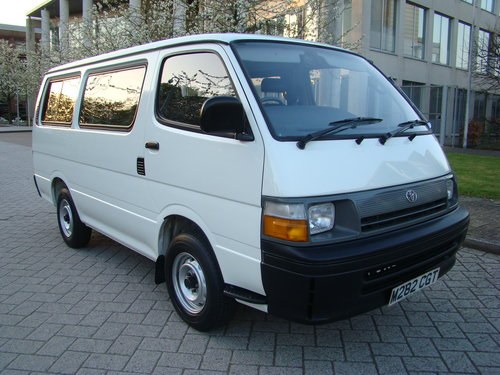 1995 Hiace compact 2.4 diesel minibus - genuine 29k In vendita