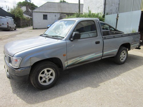 2000 Toyota Hilux 2.4 2WD For Sale