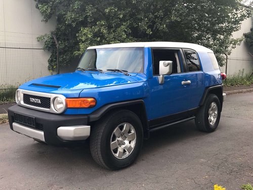 2007 Rare Toyota FJ Cruiser with suicide doors For Sale