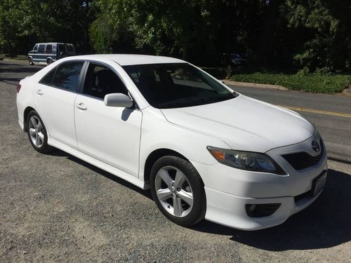 2011 Toyota Camry SE V6 = clean Ivory Auto 89k miles $9.4k For Sale