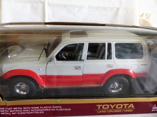 1992 TOYOTA LAND CRUISER 1:18 DETAILED SCALE MODEL For Sale