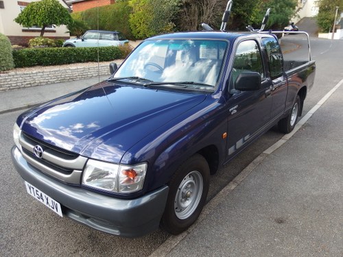 2004 Toyota hilux 240 fx extra cab 2x4 69300 miles. For Sale