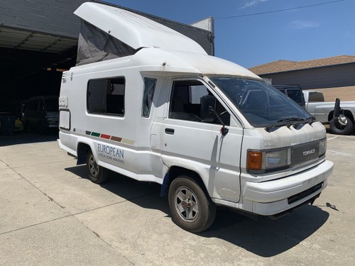 1993 Toyota TownAce Camper Van Pop-Up Ivory Driver $18k In vendita