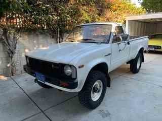 1980 Toyota Hilux 4x4 Pick-Up Truck 20-R Manual Tan $13.5k For Sale