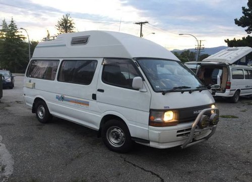 1994 Toyota Hiace Camper Van Diesel 86k miles Ivory $17.3k In vendita