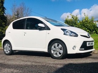 2012 / 62 Toyota Aygo Fire in Brilliant White  Ideal 1st Car For Sale