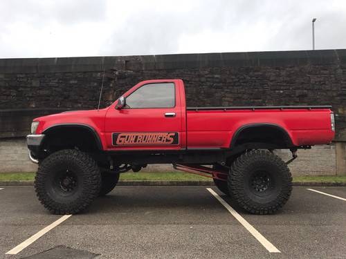 Toyota Hilux V8 monster truck ideal prom night vehicle limo  In vendita