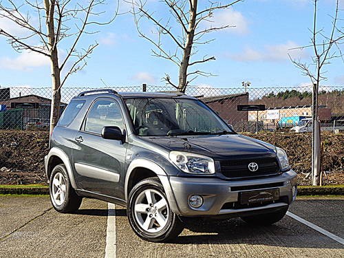 2004 Very much sought after 3 Door Toyota RAV4 2.0 petrol 4x4 For Sale
