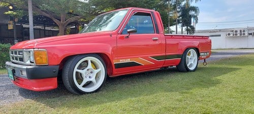 STUNNING 1989 TOYOTA HILUX TWIN TURBO DIESEL MODIFIED SOLD