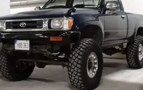 1994 Toyota Hilux (picture 1 of 12)