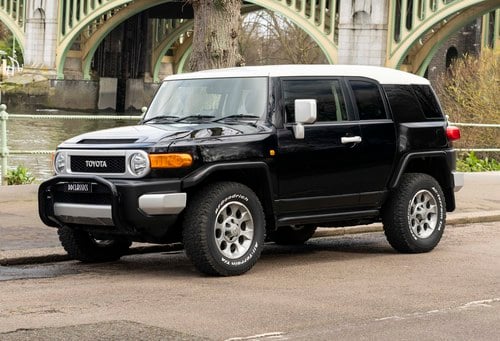 2012 Toyota FJ Cruiser (RHD) À venda
