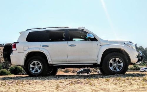 2008 Toyota Land Cruiser (picture 1 of 12)