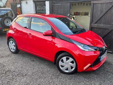 Picture of TOYOTA AYGO HATCHBACK 1.0 VVT-I X-PLAY EURO 6 5DR (2017/67) - For Sale