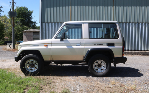 1993 Toyota Land Cruiser (picture 1 of 17)