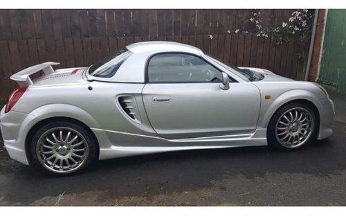 2000 Toyota MR2 (picture 1 of 7)