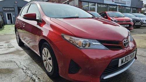 Picture of TOYOTA AURIS 1.3 ACTIVE DUAL VVT-I 5DR Manual RED 2013 - For Sale