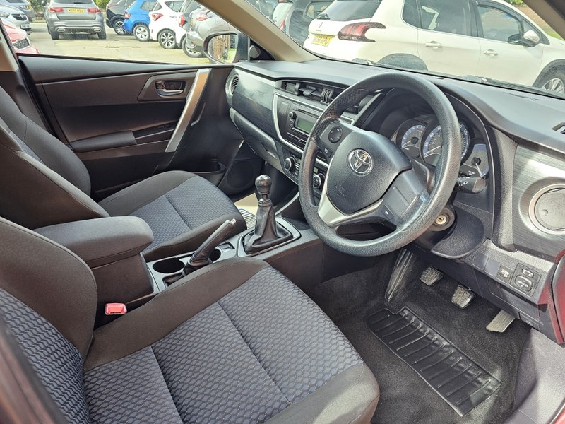 2013 Toyota Auris - 7