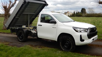 2023 TOYOTA HILUX TGS FACTORY TIPPER