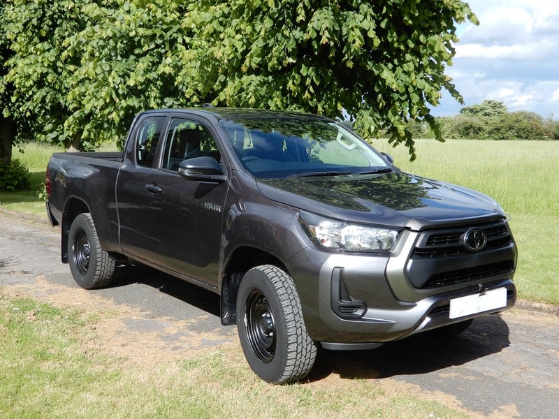 2023 TOYOTA HILUX EXTRA CAB