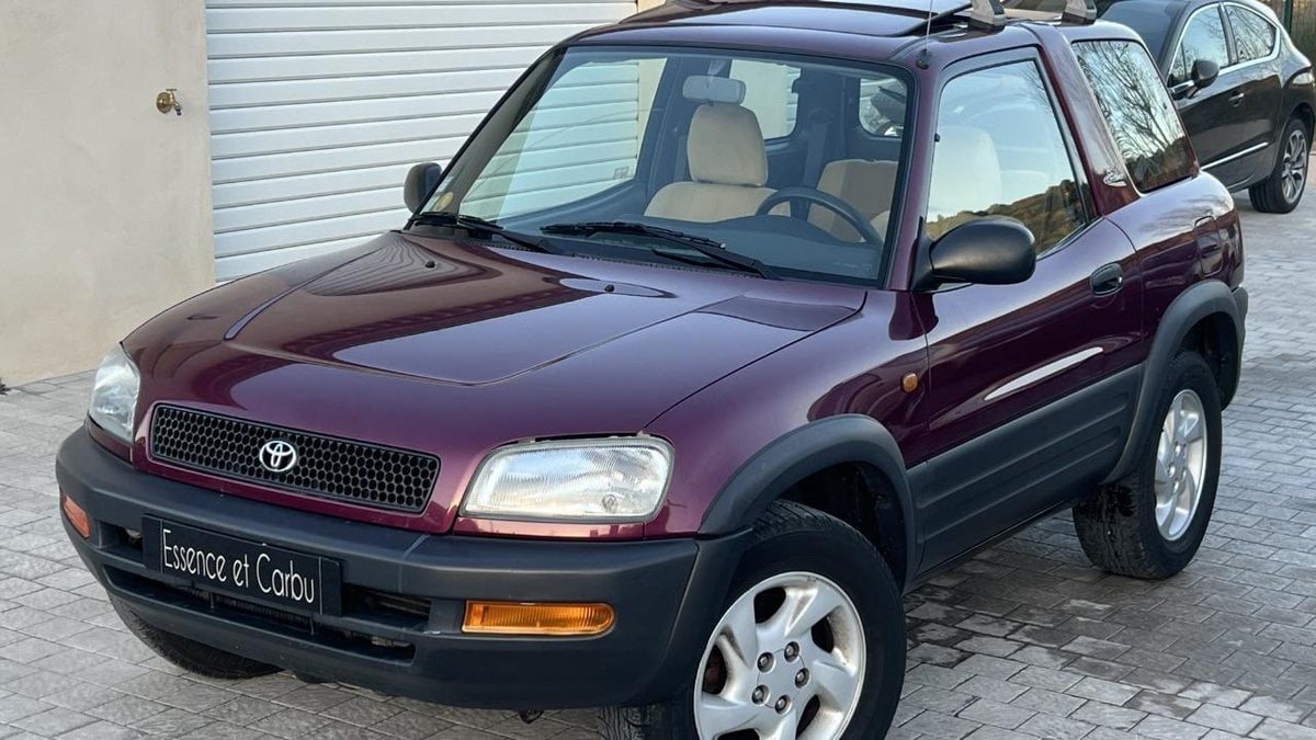1997 Toyota RAV4 Purple Manual, 5 speed Left Hand Drive in Charleval ...