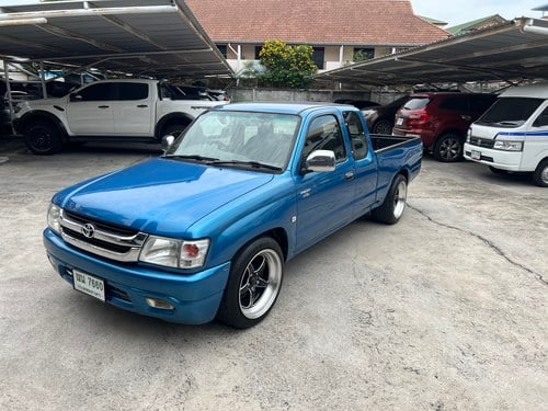 2004 Toyota Hilux