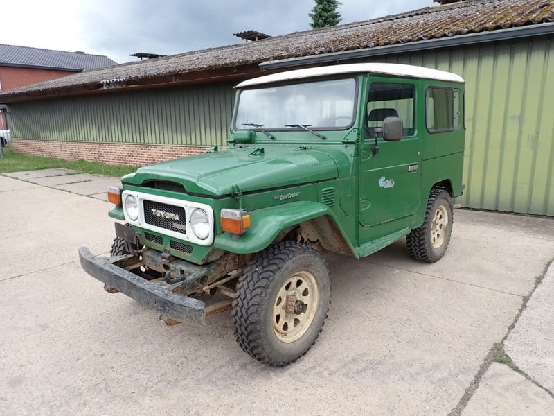 Modèle réduit Toyota Land Cruiser Bj70 1984 - Vert 1/18 Modèle réduit Toyota Land Cruiser Bj70 1984 - Vert 1/18