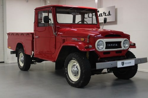 1971 Toyota Land Cruiser FJ45 Pickup 4x4 VENDIDO