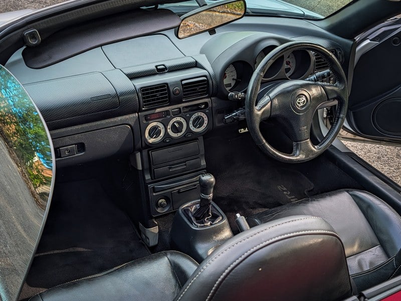 2000 Toyota MR2 - 2 2000 Toyota MR2 - 2