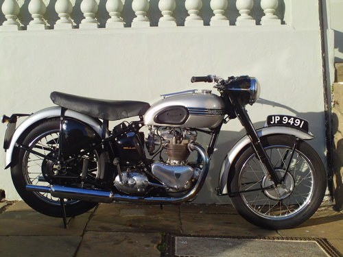 1951 TRIUMPH T100 SPRUNG HUB VENDIDO
