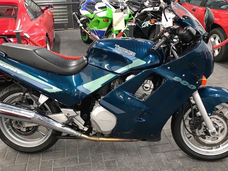 Triumph trophy 900