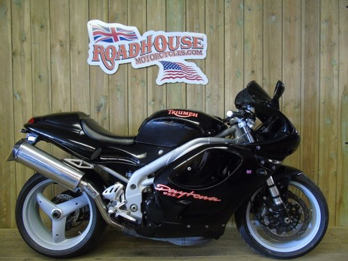 2000 Triumph Daytona 955i Service History Only 2 Owners From New In vendita
