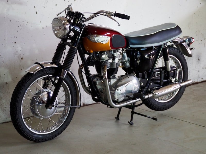 Fully Restored 1967 Triumph T120R Bonneville