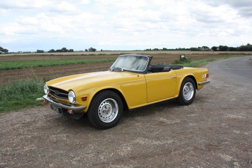 TRIUMPH TR6 1976 LAST OWNER 29 YEARS. INCA YELLOW WITH OVERD SÅLD
