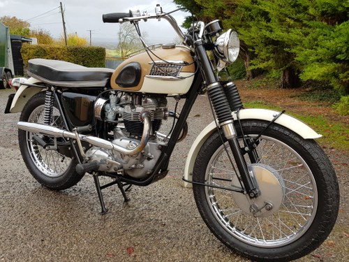 1964 TRIUMPH BONNEVILLE T120C TT COMPETITION. GENUINE RARE C VENDIDO