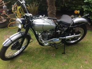1952 TRIUMPH TROPHY TR5 (FAMOUS RIDER) For Sale (picture 2 of 12)