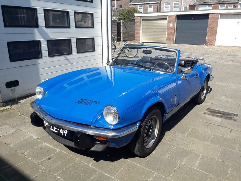 TRIUMPH SPITFIRE BLEU 1977 8900 EURO