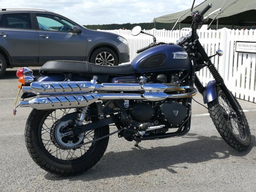 2014 Triumph Scrambler with only 1600 mls one owner In vendita