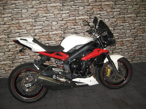 2015 15-reg Triumph Street Triple R 675 Finished in red and In vendita