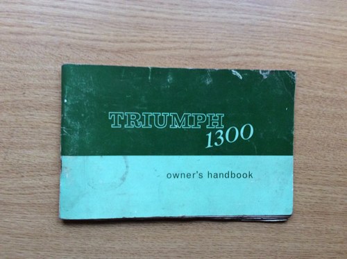 Triumph 1300 owners handbook In vendita