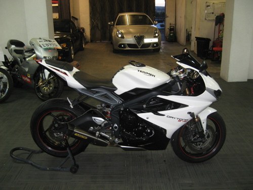 2016 16-reg Triumph Daytona 675 ABS Finished in white For Sale