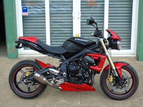 2012 Triumph 675 Street Triple Only 13,000 From New In vendita