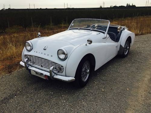1959 VERY NICE TRIUMPH TR3 A IN WHITE WITH BLUE INERIOR  For Sale