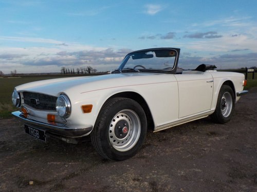 1971 WHITE TRIUMPH TR6 PROJECT GENUINE 150 BHP UK CAR WITH O SOLD