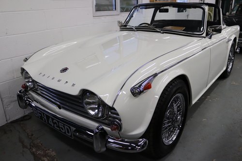 1966 TR4A IRS, Show standard Restoration, Surrey top VENDU