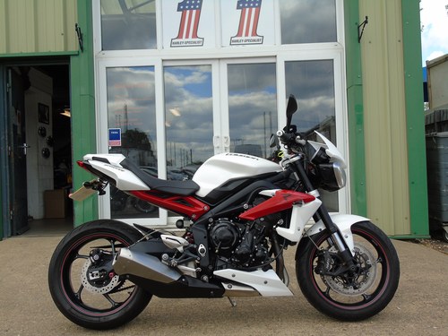 Triumph Street Triple R ABS 2014, Service History, For Sale