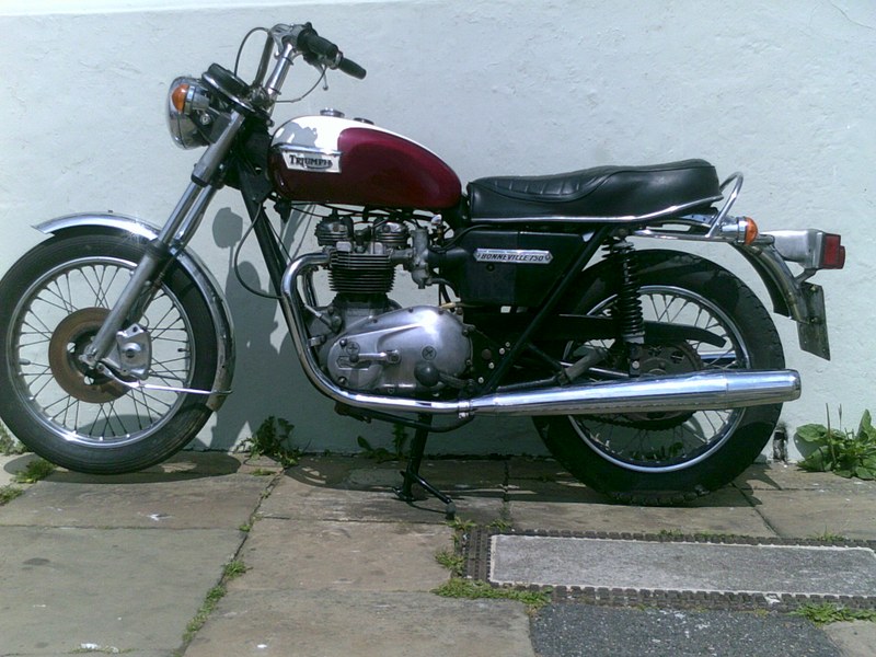 TRIUMPH BONNEVILLE T140V
