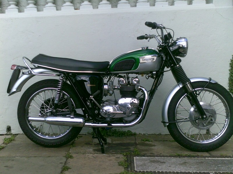 TRIUMPH T100S