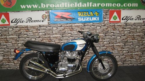 Picture of 1970 H-reg Triumph TR6C Trophy finished in blue and white - For Sale
