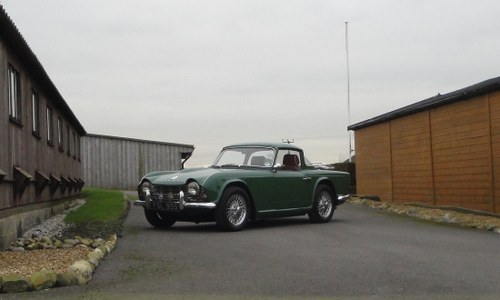 1962 TRIUMPH TR4 ‘SURREY TOP’. COACHWORK BY MICHELOTTI Vente aux enchères