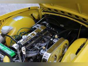 1973 A vibrant Mimosa Yellow Triumph TR6 in cracking condition For Sale (picture 5 of 11)